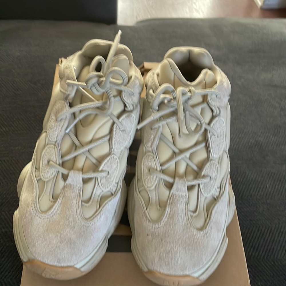 Lightly wore Yeezy (Stone)